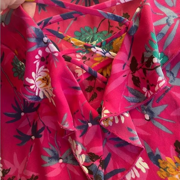 Urban Romantics bell sleeve polyester pink floral top size M - Picture 9 of 9